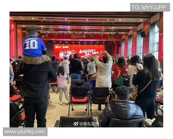 不同足球明星与球迷互动的独特方式与感人瞬间分享 不同足球明星与球迷互动的独特方式与感人瞬间分享