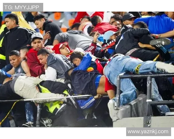 足球明星受伤瞬间曝光引发球迷热议伤情是否影响赛季表现